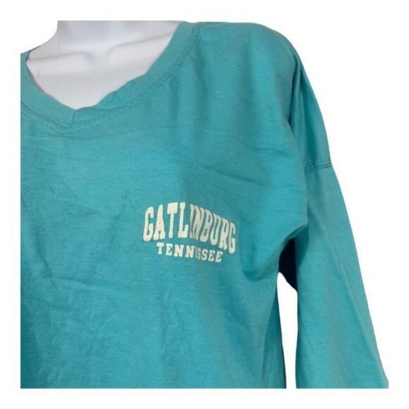 Gatlinburg Tennessee Long Sleeve Turquoise Shirt V-Neck Medium Sanjeev - Picture 2 of 4
